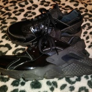 Boys Nike's Size 6.5